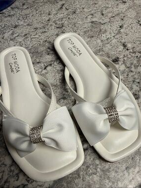 TOP Moda White Bow Slide Sandals with Rhinestone Accent